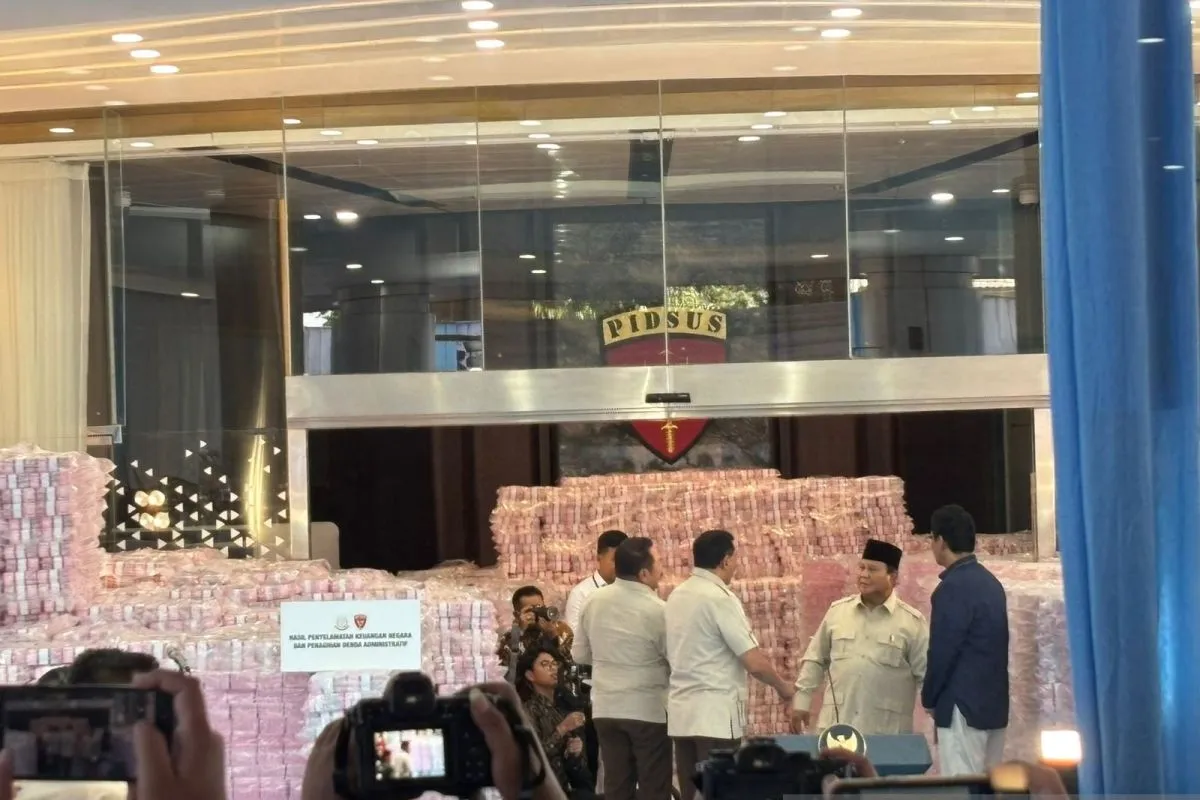 Prabowo Saksikan Penyerahan Rp6,62 Triliun Hasil Denda PKH dan Tipikor