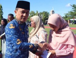 Bupati Paluta Salurkan Bantuan RTLH, Guru Mengaji & Penghargaan ASN