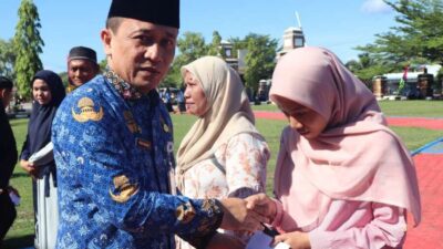Bupati Paluta Salurkan Bantuan RTLH, Guru Mengaji & Penghargaan ASN