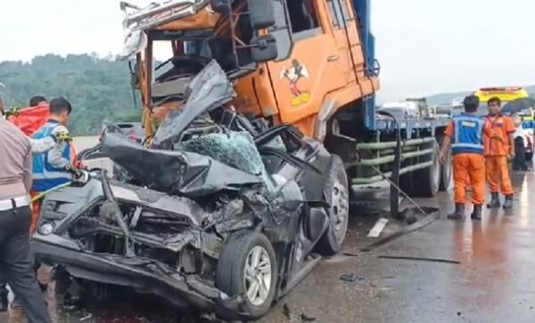 Kecelakaan Beruntun di Tol Cipularang, 1 Tewas 5 Luka