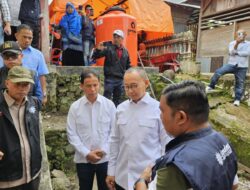 Eddy Soeparno Salurkan Bantuan Korban Bencana di Sumbar, Kompor hingga Sarden