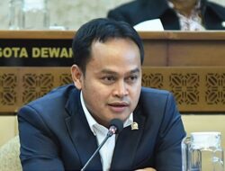 DPR Serahkan Gugatan Batas Usia Penyelenggara Pemilu kepada MK