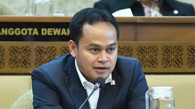 DPR Serahkan Gugatan Batas Usia Penyelenggara Pemilu kepada MK