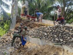 Satgas Kodim 0212/TS Bangun Jembatan Gantung di Halongonan Paluta, Pulihkan Akses Warga