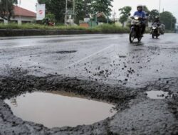 Ironi Jalan Berlubang: Terpental dan Jadi Tersangka, Tukang Ojek Pandeglang Gugat Bupati