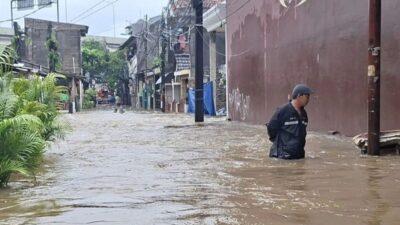 Banjir Cipinang Melayu Meluap,Air Capai 1,5 Meter