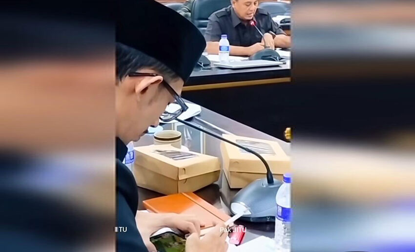 Viral Main Game dan Merokok Saat Rapat, Anggota DPRD Jember Disanksi Keras Gerindra