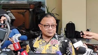 Kompolnas Dukung Larangan Personel Polri Melakukan ‘Live Streaming’ Saat Bertugas