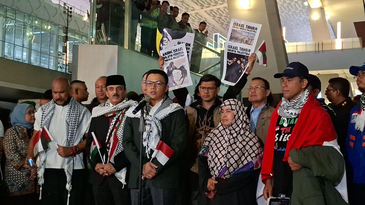 Sambut Kepulangan 9 WNI, Menlu Sugiono Ucapkan Terima Kasih kepada Turki, Yordania, dan Mesir