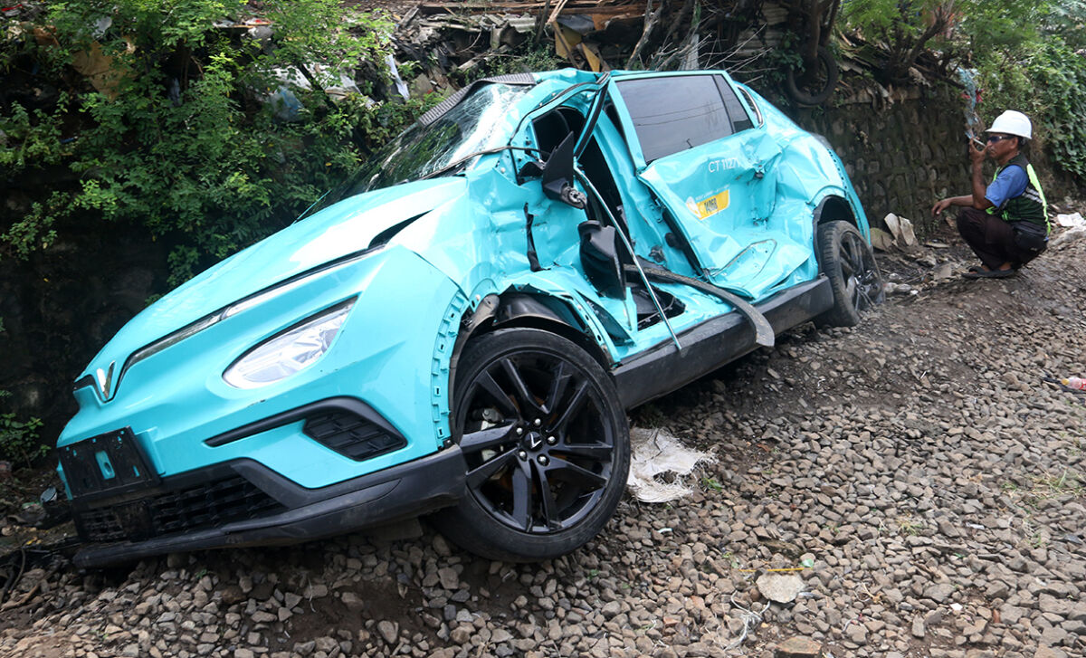 Polisi Simpulkan Pengemudi Taksi Lalai dalam Tragedi Tabrakan Beruntun Kereta di Bekasi