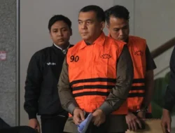 Pakai Rompi Orange, Wamen Silmy Karim Resmi Jadi Tersangka dan Ditahan