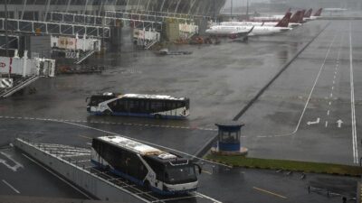 Diterjang Topan Bavi, China Batalkan Lebih dari 2.800 Penerbangan