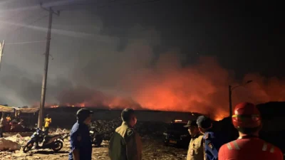 KLH Bakal Investigasi Penyebab Kebakaran 15 Hektare Lahan TPA Jatiwaringin Tangerang