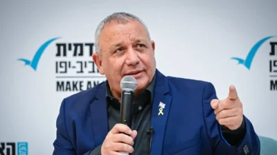 Tuduh Netanyahu Palsukan Realitas Nuklir Iran, Tokoh Oposisi Israel Siap Maju Jadi PM
