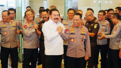 Sambangi Kejagung Pasca-Kasus Febrie Adriansyah, Kapolri dan Jaksa Agung Pertontonkan Keharmonisan