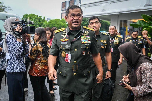 KSAD Maruli : TNI AD Kirim Starlink hingga Cangkul untuk Korban Gempa NTT