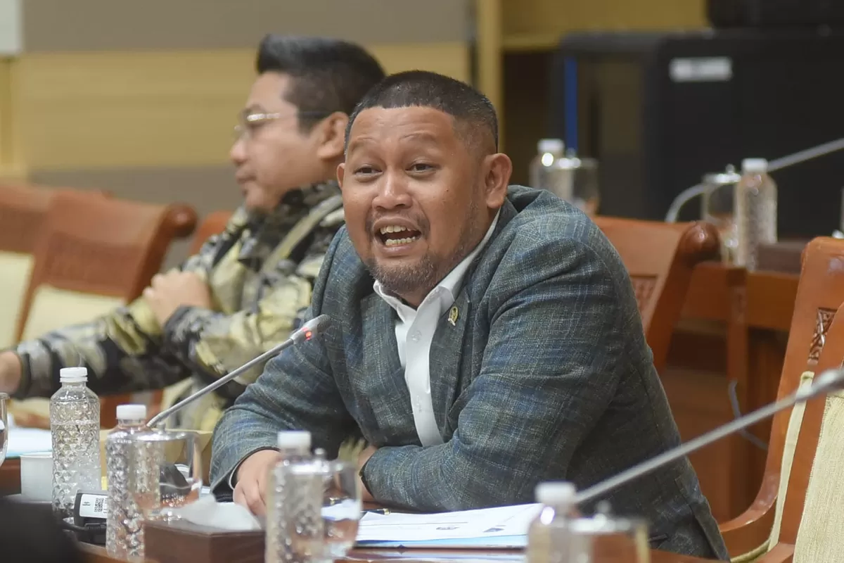 Komisi III DPR Minta Polisi Usut Aktor Intelektual dan Aliran Uang Sindikat Meterai Palsu