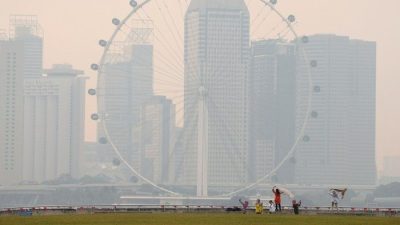 Terkena Dampak Kabut Asap Karhutla Indonesia, Singapura Persingkat Durasi Salat Jumat