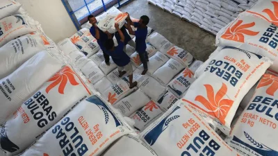 Stok Aman 1.500 Ton, Perum BULOG Gencarkan Gerakan Pangan Murah di Alor