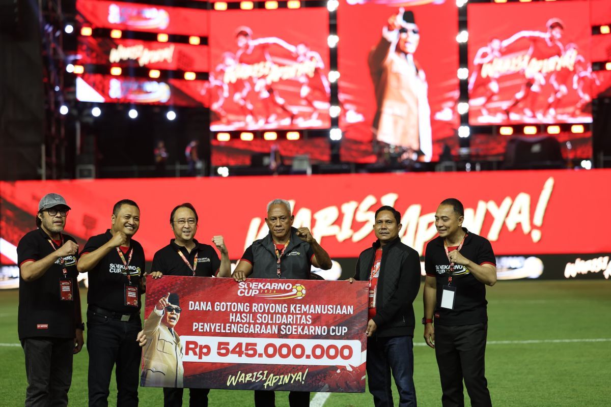 Wujud Solidaritas Bencana NTT, PDIP Serahkan Bantuan Rp545 Juta Hasil Gotong Royong Soekarno Cup