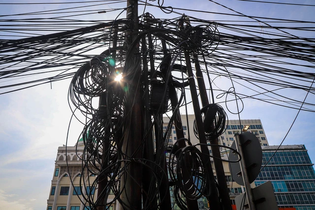 Kabel Semrawut Gatot Subroto Ditata Pekan Ini
