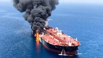 Lancarkan Serangan Balasan, AS Gempur Lima Kapal Tanker Iran di Teluk Oman