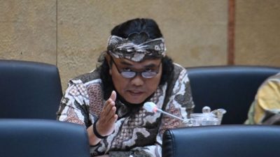 Respons DPR Soal Pengakuan Wali Murid Diancam Dicoret dari Bansos Gegara Tolak MBG