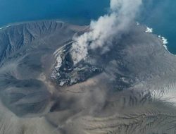 Ancaman Abu Vulkanik Gunung Anak Krakatau, Menkes Imbau Warga Tetap di Rumah Selama Sepekan