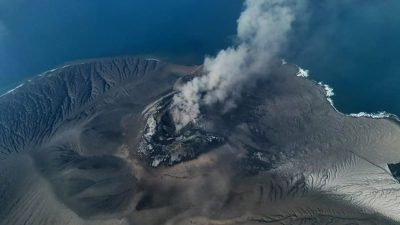 Erupsi Gunung Anak Krakatau Lumpuhkan Sejumlah Bandara, AHY Minta Keselamatan Penerbangan Diprioritaskan