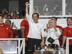 Datang dari Solo, Jokowi Pastikan Nonton Duel Indonesia vs Singapura Malam Ini