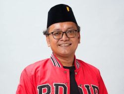 Jokowi Pamer KTA PSI, Jubir PDIP Sindir Soal Keabsahan Ijazah S1 UGM