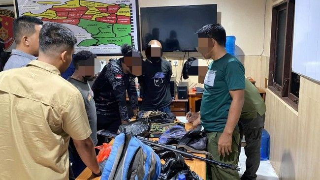 Satgas Damai Cartenz Ringkus Buronan Calo Senjata Ilegal di Jayapura