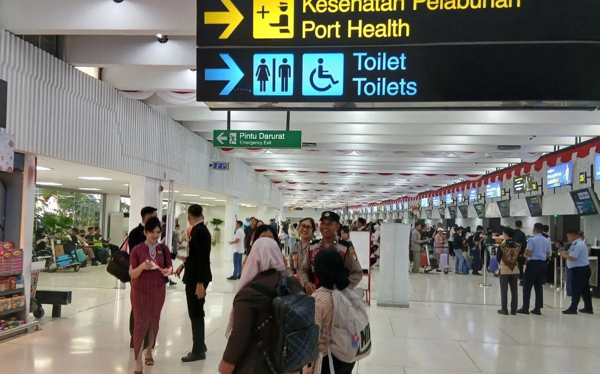 Erupsi Anak Krakatau, Enam Bandara Ditutup