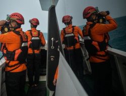 SAR Kerahkan 11 Kapal Cari 8 Orang Hilang di Selat Sunda