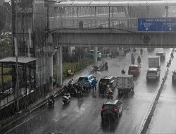 Siapkan Payung, Sebagian Besar Jakarta Diprediksi Hujan Mulai Sore Ini