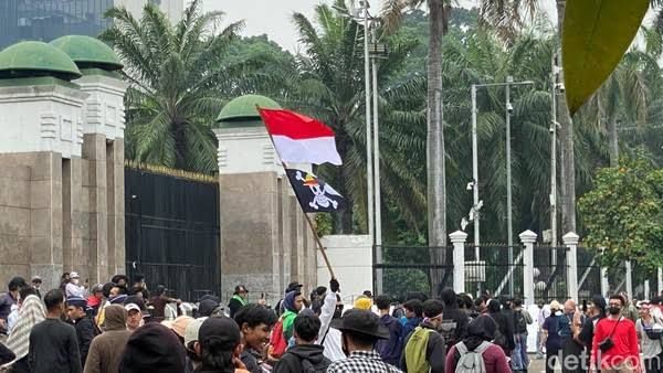 Demo DPR Berimbas, Sejumlah Rute Transjakarta Dialihkan