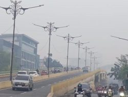 Kabut Asap Pekat Selimuti Pekanbaru, Orang Tua Cemas