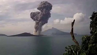 Gunung Anak Krakatau Siaga, BPBD Lampung Minta Warga Waspadai Lontaran Batu Pijar dan Abu Vulkanik