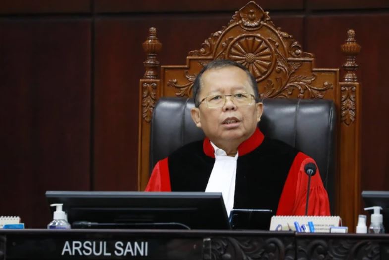 Hakim MK Arsul Sani: Sertifikat Gibran hanya Bukti Kehadiran, Bukan Tanda Lulus Sekolah