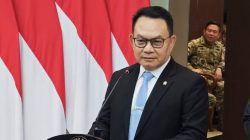 Menko Dudung : Cairan Pemadam dari Brasil Diuji untuk Atasi Karhutla